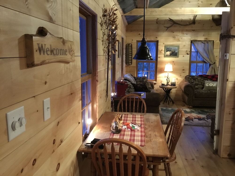Perfect Benezette Cabin. Nestled in the woods, yet close to attractions. .