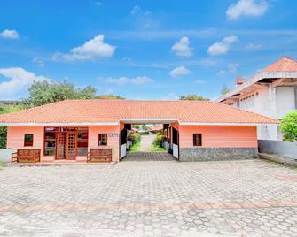 Collection O Hotel Indah Near - Pekalongan - Gebäude