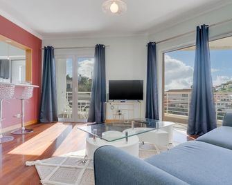 Camara De Lobos Duplex Apartment By Hr Madeira - Câmara de Lobos - Wohnzimmer