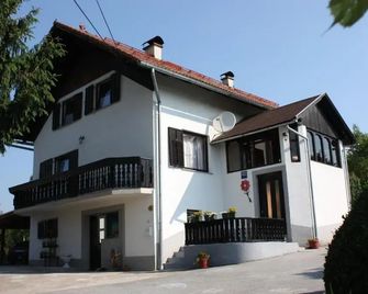 Apartment Jelena - Seliste Dreznicko - Building