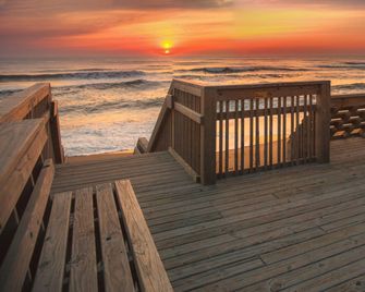 Holiday Inn Express Nags Head Oceanfront By IHG - Nags Head - Spiaggia