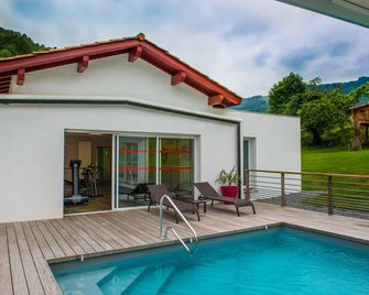 Andreinia - Estérençuby