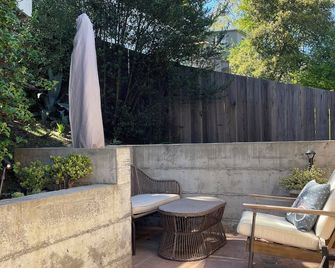 Charming and private detached cottage unit with AC in beautiful Mill Valley - Mill Valley - Patio