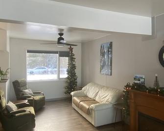 Riverview Property - Tobin Lake - Living room