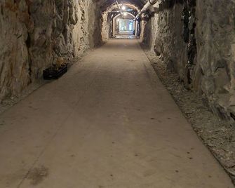 Cave Retreat - Sleeps 2 - Pets - Parking - Wifi - Luleå - Hallway