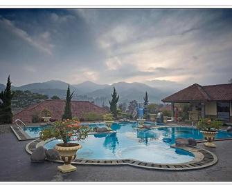 Citra Cikopo Hotel - Puncak - Pool