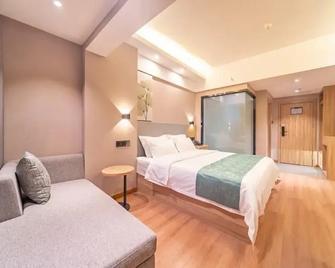 Greentree Inn Express Hotel (Deyang Wenmiao Square) - Deyang - Bedroom