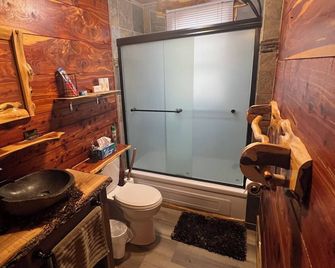 Quiver Beach Cabin - Havana - Bathroom
