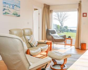 Harbour View, Mudeford, Pet Friendly, With A Garden In Christchurch - Christchurch - Pokój dzienny
