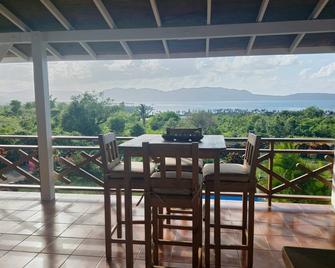 Ocean-view house in picturesque Las Galeras, with WiFi - Las Galeras - Balcony