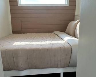 Tiny Home off the Colorado River - Smithville - Bedroom