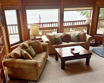 Spectacular 3-Story 7br Cda Lakefront W-Dock On Secluded Powderhorn Bay - Harrison - Living room