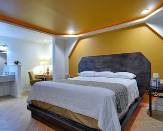 Romantic Inn & Suites - Dallas - Bedroom