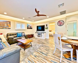 Close To Wineries, Private Hot Tub, Great Reviews - Temecula - Living room