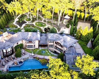 East Hampton Art House Bed & Breakfast - East Hampton