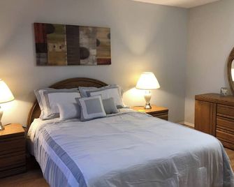 2-Storey Entire Home close to Lakehead University - Thunder Bay - Bedroom