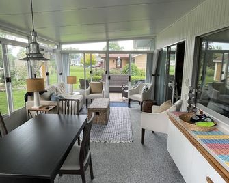 River Cottage Walking Distance To Everything Caseville. - Caseville - Restaurant