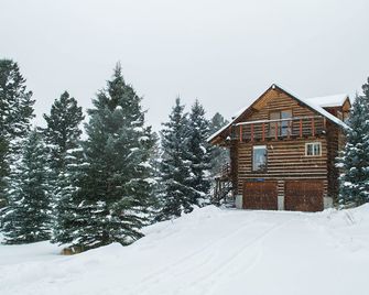 Mountain Log Home Close to Historic Downtown Bozeman & Bridger Bowl. - Bozeman - Building