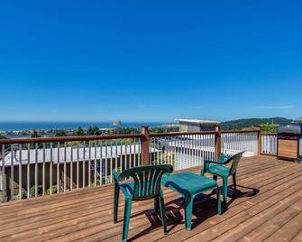 Bright Home with Sweeping Ocean Views & Quiet Location - Close to Town - Pacific City - Balcony