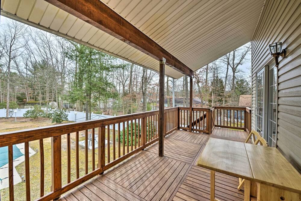 Beautiful 4-bedroom pool home with 2-story deck!