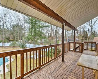 Beautiful 4-bedroom pool home with 2-story deck! - Sicklerville - Balcón