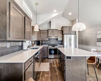 Sweet Seaview Home Near Beach and Trailhead! - Seaview - Kitchen