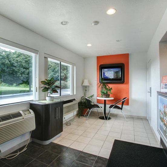 Lobby view of Motel 6 Elkton, MD