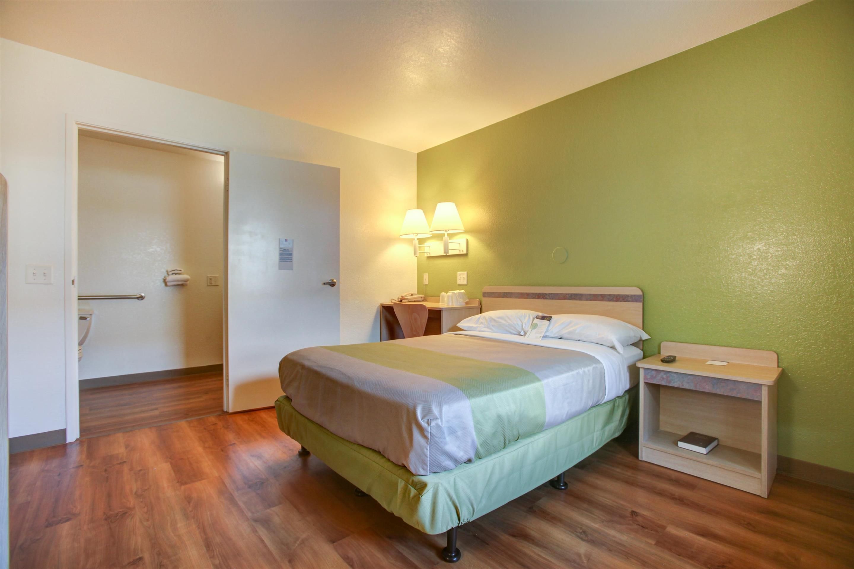 Bedroom view of Motel 6 Elkton, MD