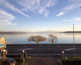 Baycourt Lakefront Motel - Taupo - Outdoor view