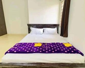 Nice great CoupleFriendly family rooms 1 - Hyderabad - Bedroom