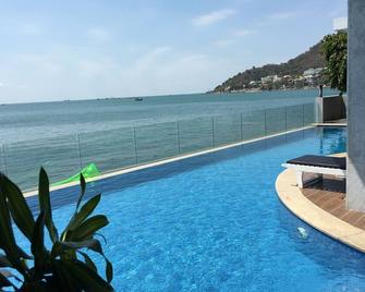 Cozzy Seaview Apartment - Vung Tau - Pool