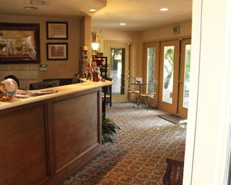 Vineyard Court Designer Suites Hotel - College Station