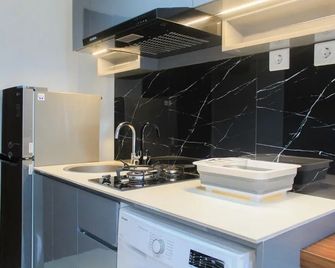 Homey and Comfort Studio at West Vista Apartment - Jakarta - Kitchen