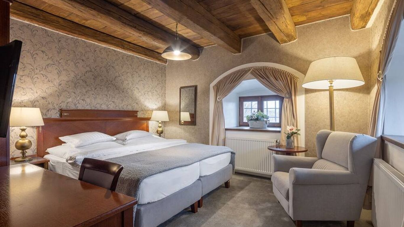 ピトルーン シャトー ホテル チチェニツェ