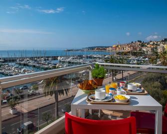 Ibis Budget Menton - Menton - Balcony