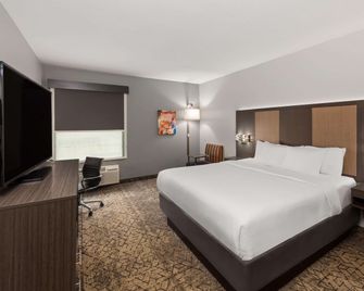La Quinta Inn & Suites by Wyndham McAlester - McAlester - Bedroom