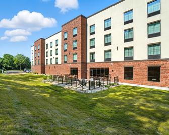 Cobblestone Hotel & Suites - Bellefontaine - Bellefontaine - Edificio