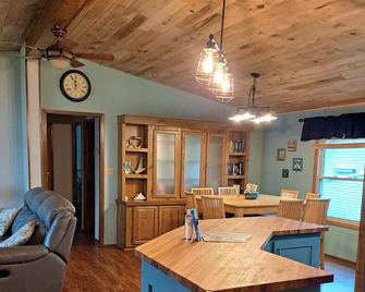 Kettle Moraine Lake House - Campbellsport - Dining room