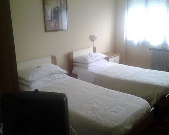 Hotel Poggio D'oro - Riva di Solto - Спальня