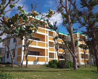 Hotel & Restaurant On the Beach Lue - Motobu - Building