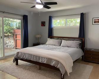 Walking Distance to Downtown Historic Grass Valley - Grass Valley - Bedroom