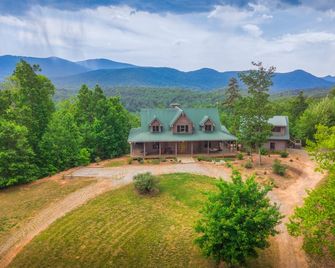 Serenity Mountain Cabin with Hot Tub Pet Friendly - Mill Spring - Edificio