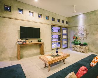 Lokal Bali Hostel - Kuta - Ruang tamu