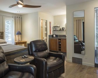 Gjoa's Vineyard - The Véraison Guest Room - Penticton - Living room