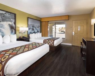 Super 8 By Wyndham Nau Downtown Conference Center - Flagstaff - Kamar Tidur