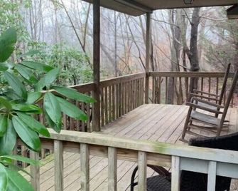 Nacoochee 2 - Helen - Innenhof