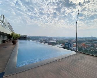 Nice And Elegant Studio Apartment At Warhol (W/R) Residence - Semarang