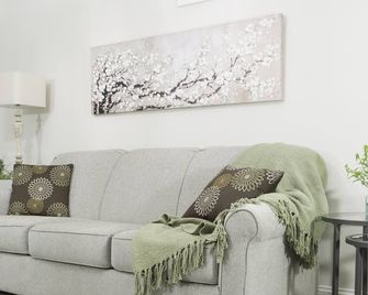 Modern Guest Suite | 1 mile from Pro-football Hall of Fame - Canton - Wohnzimmer