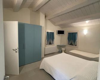 Il Lauro - San Costanzo - Habitación
