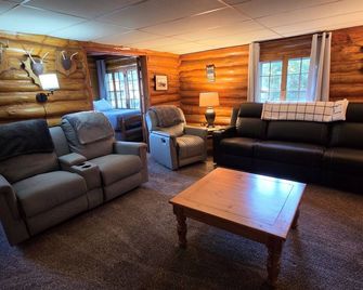 Whalen Lake Log Cabin, Wi-Fi, Lakefront, Kayaks - Baldwin - Lounge